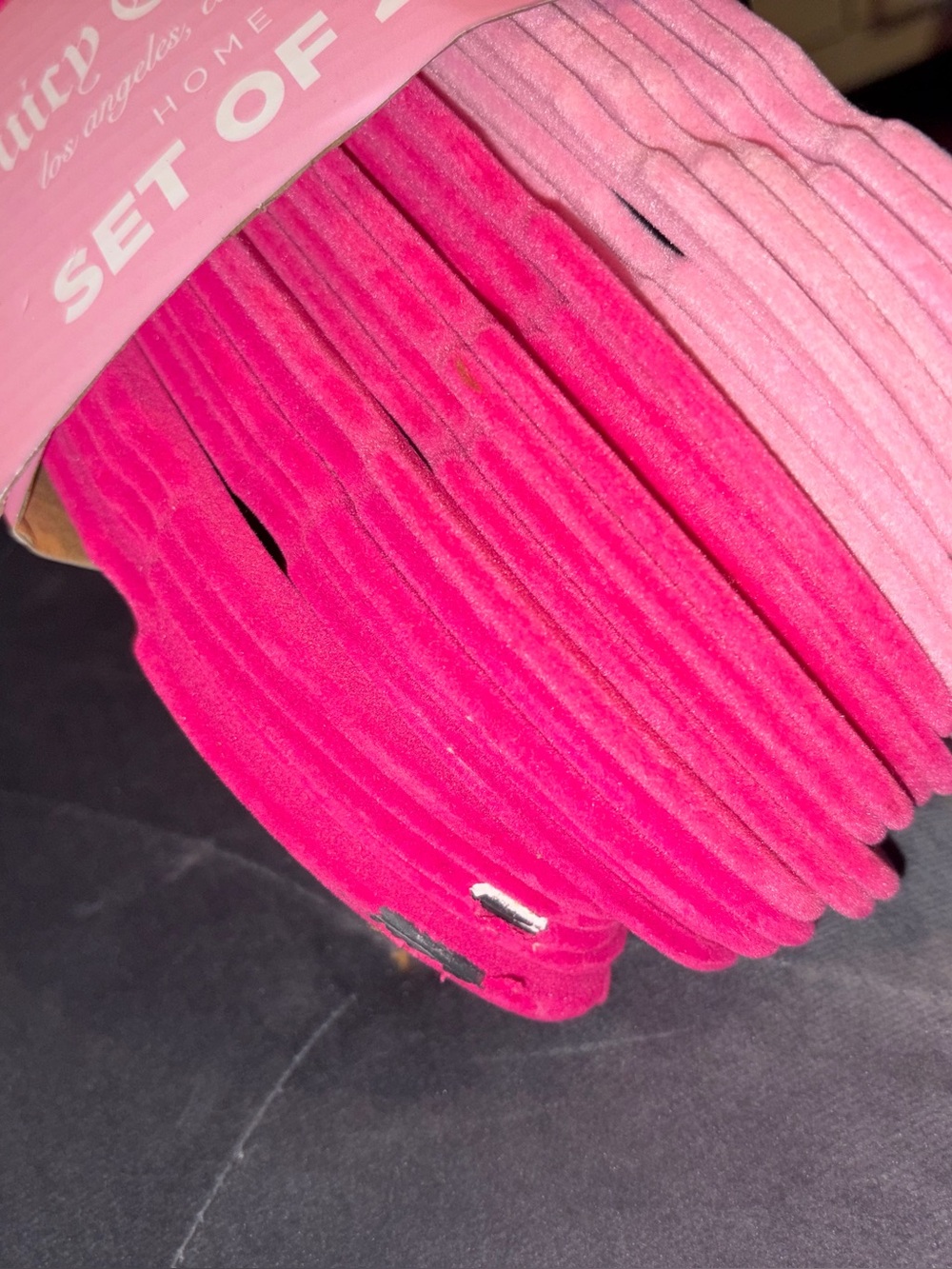 Juicy Couture Pink Velvet Hangers Set - Picture 4 of 4